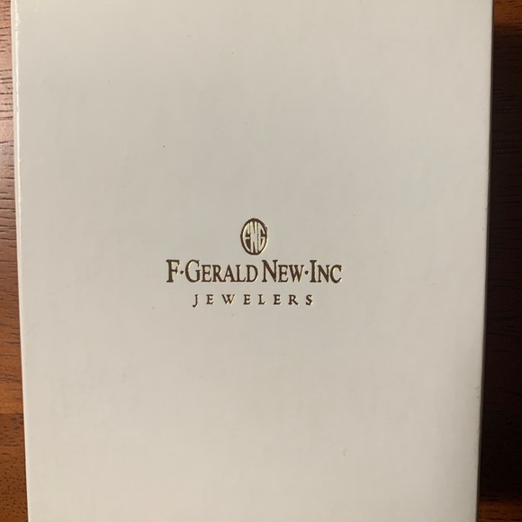 F Gerald New Inc. Starfish Bracelet - Picture 4 of 4